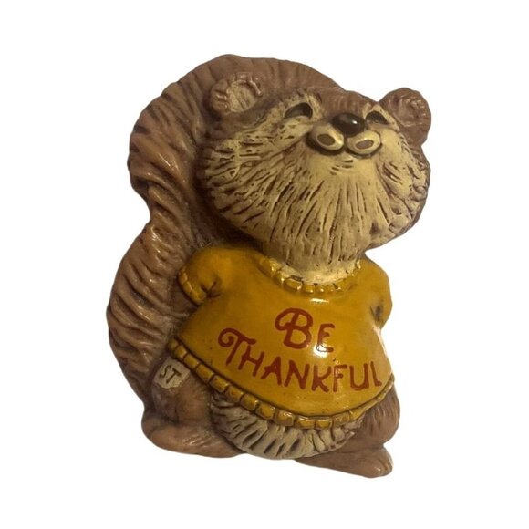 Vintage Hallmark Shirt Tales Be Thankful Squirrel Pin Brooch 1982 Thanksgiving 1 - Picture 1 of 2